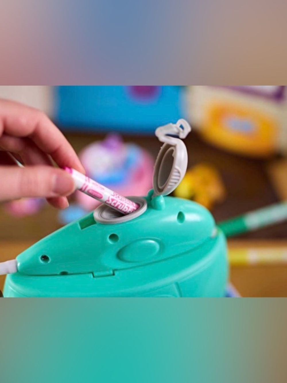 Crayola Scribble Scrubbie Spraypaint toy